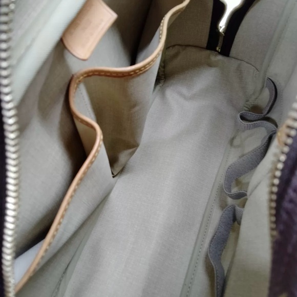 Louis Vuitton Devaulle Makeup Case ! Good used condition see matching strap! - Picture 8 of 9